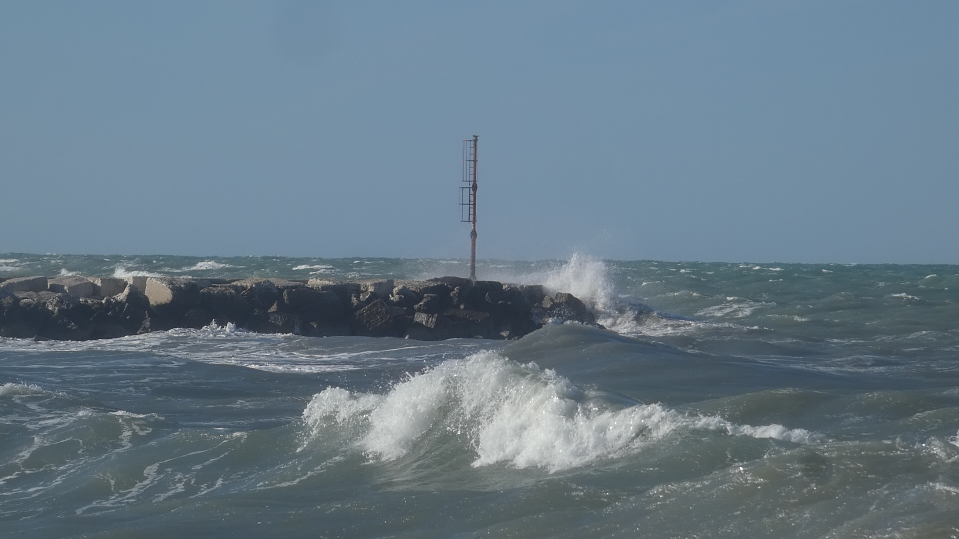 Le onde e il molo